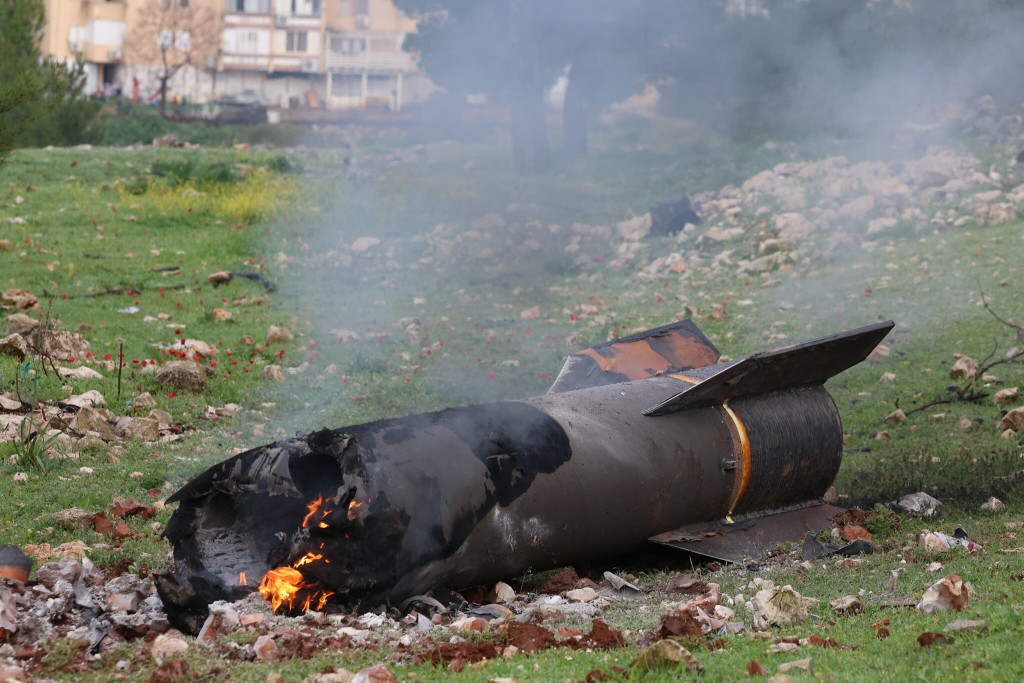 އިޒްރޭލުގެ މުހިންމު އަސްކަރީ މަރުކަޒުތަކަކަށް އީރާނުން ވަރުގަދަ ހަމަލާތަކެއް ދީފި