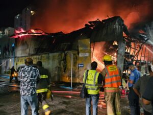 ކެމިކަލް ގުދަނުގައި ރޯވި އަލިފާންގަނޑު ފެތުރުމުގެ ބިރުބޮޑުވެ، ރާއްކާތެރި ވުމަށް އިލްތިމާސް ކޮށްފި