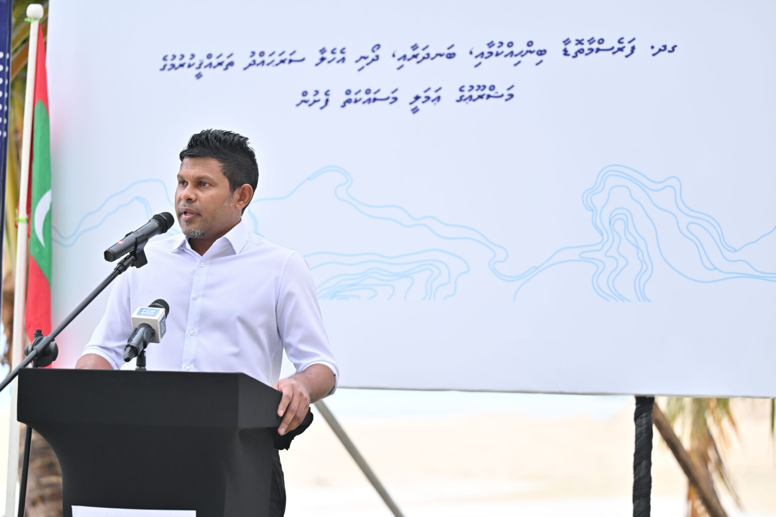 ހަނގުރާމަތަކުގެ އަސަރު ކުޑަކުރެއްވުމަށް ރައީސް ކުރައްވާ މަސައްކަތްޕުޅަށް ނައިބު ރައީސްގެ ތައުރީފު