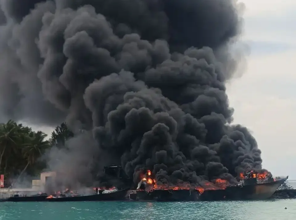 ފ. ފީއަލީ ބަނދަރުގައި އޮތް ތެޔޮ ބޯޓެއްގައި ނުރައްކާތެރި އަލިފާނުގެ ހާދިސާއެއް ހިނގައިފި