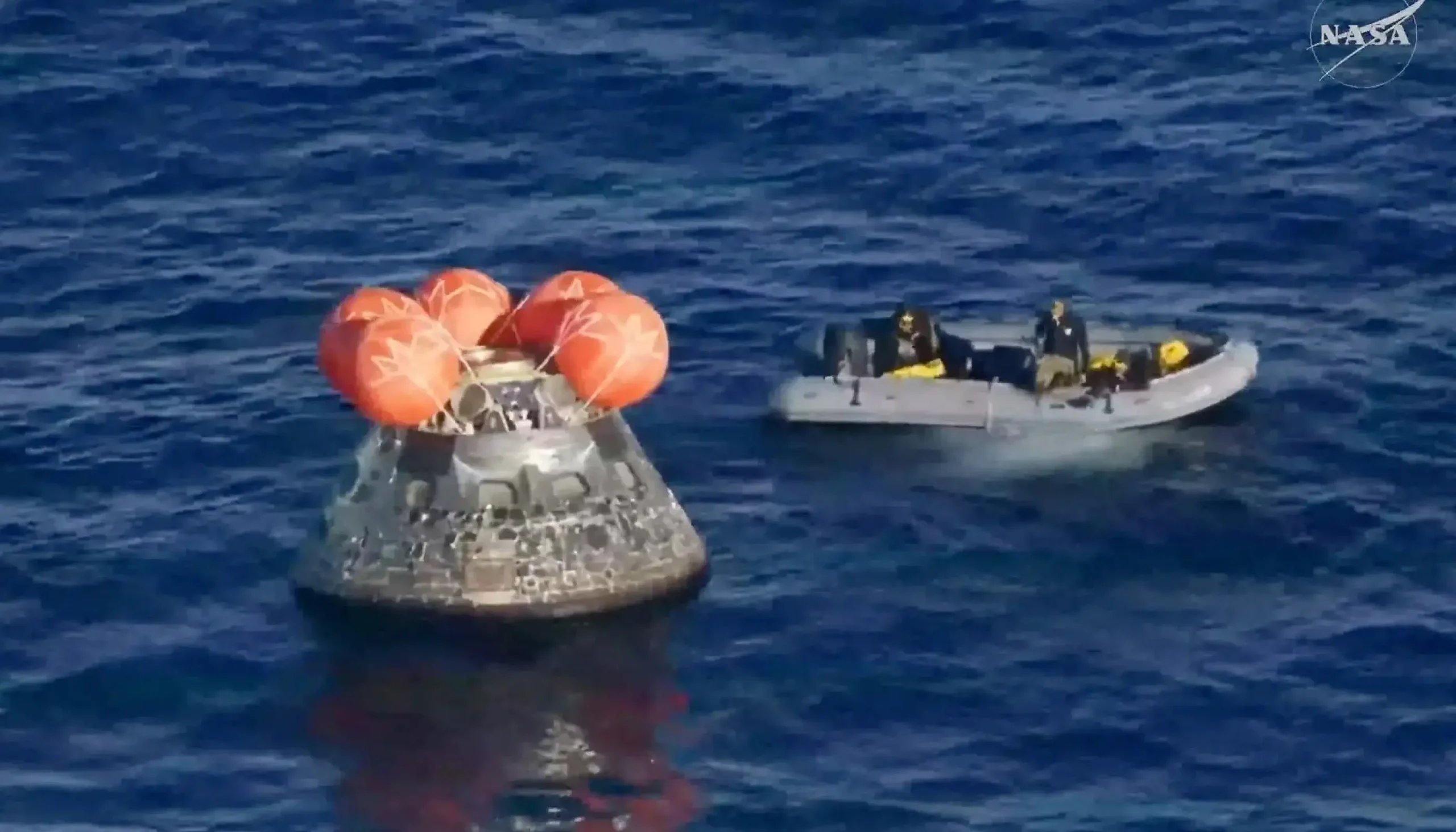 އާޓެމިސް 2 ގެ ފަޅުވެރިން ސަލާމަތުން ދުނިޔެއަށް އެނބުރި އައުމާއެކު ތާރީޚީ ކާމިޔާބީއެއް