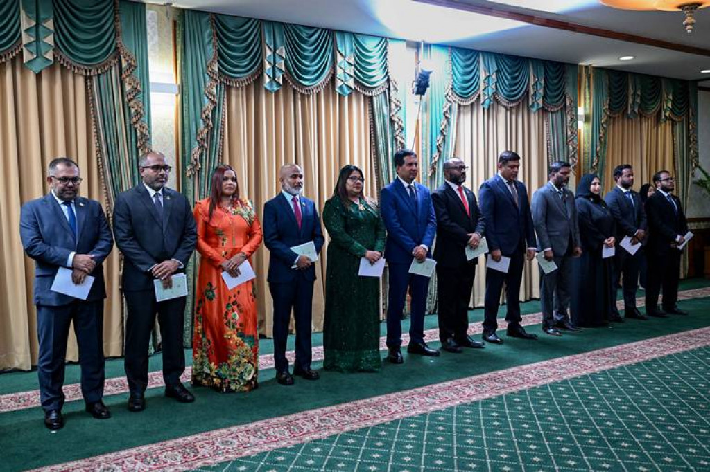 ކެބިނެޓަށް ގެނައި ބަދަލާއެކު 14 ވަޒީރަކަށް ރުހުން ހޯދަން މަޖިލީހުގެ ކޮމިޓީއަށް ފޮނުވައިފި