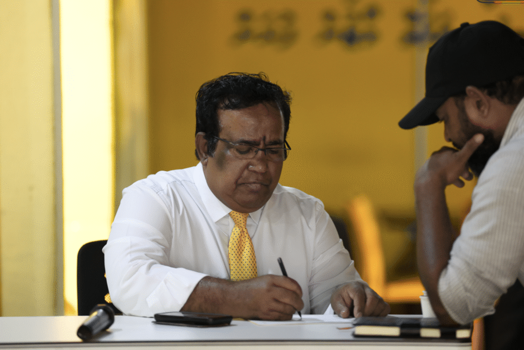 އެމްޑީޕީގެ ވަގުތީ ޗެއާޕާސަން ޣަފޫރުގެ އިތުބާރު ނެތްކަމުގެ މައްސަލަ 55 ސޮޔާއެކު ހުށަހަޅައިފި