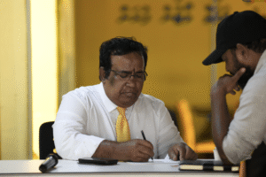 އެމްޑީޕީގެ ވަގުތީ ޗެއާޕާސަން ޣަފޫރުގެ އިތުބާރު ނެތްކަމުގެ މައްސަލަ 55 ސޮޔާއެކު ހުށަހަޅައިފި