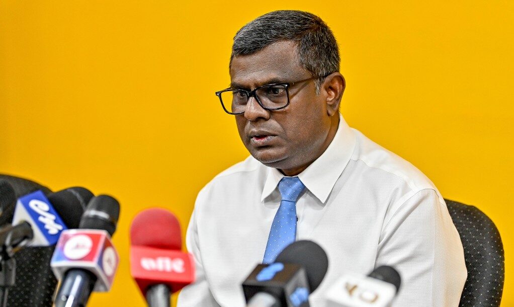 އިބްރޭ އާއި މައުރޫފް މަގާމުން ވަކިކުރީ ޗެއަރ ޕާސަންއަށް އެއްބާރުލުން ނުދޭތީ