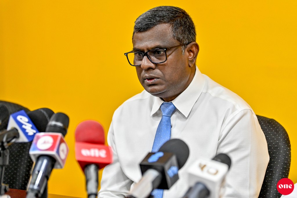 އެމްޑީޕީގެ އެތެރޭގެ ކޯޅުން: ޑެޕިއުޓީ ޗެއާޕާސަ އިބްރޭވެސް މަގާމުން ދުރުކޮށްފި