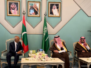 ރައީސުލްޖުމްހޫރިއްޔާގެ ދެކަނބަލުން ޢުމްރާގެ އަޅުކަމަށް ސަޢޫދީއަށް ވަޑައިގެންފި