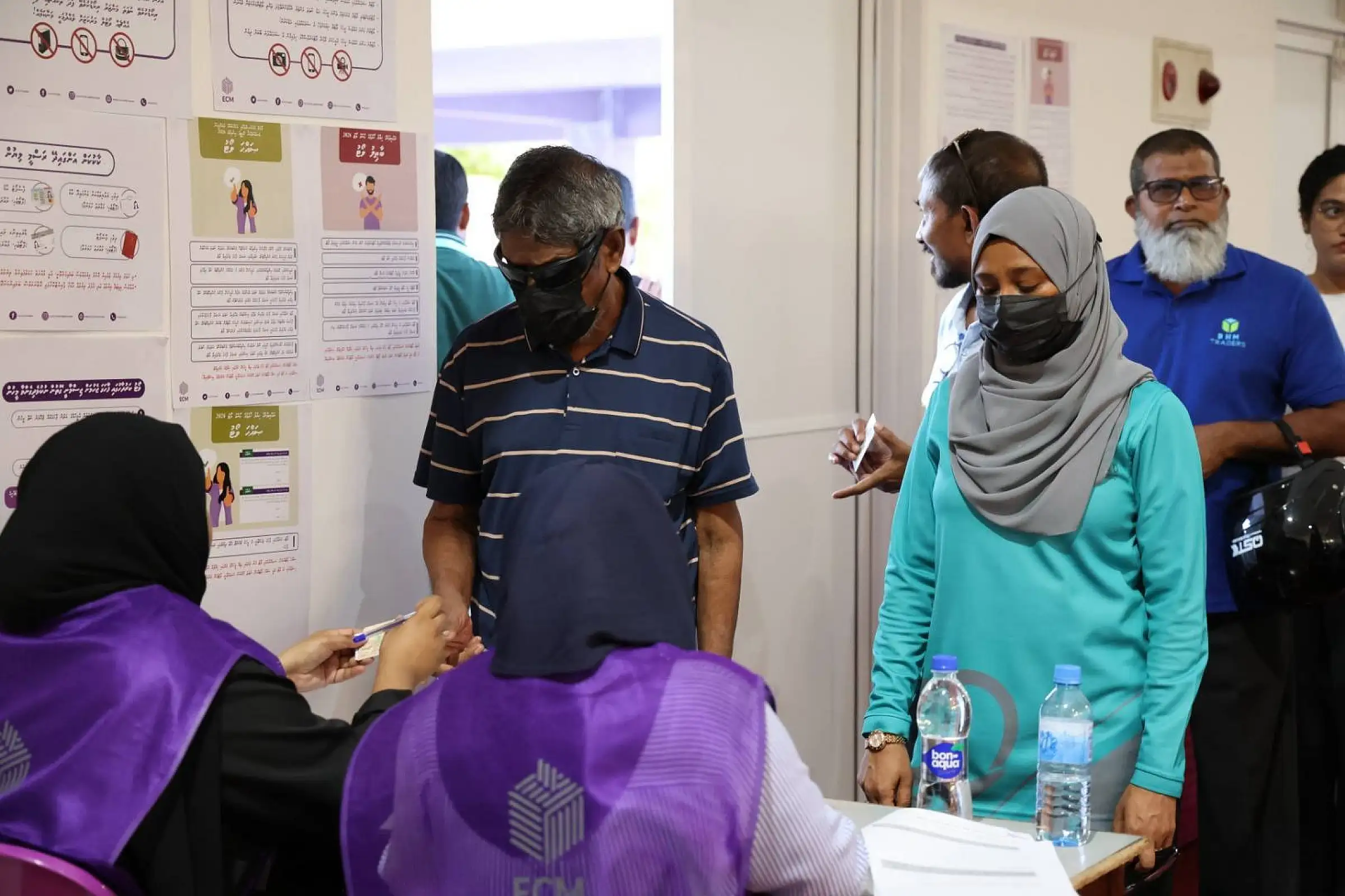 މުހިންމު ތިން އިންތިޚާބުގެ ވޯޓުލުން ފެށިގެން އަމާންކަމާއެކު ކުރިއަށް