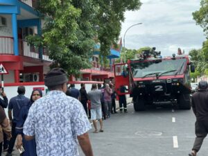 އައްޑޫ ފޭދޫ ސްކޫލުގެ ލައިބްރަރީގައި އަލިފާން ރޯވެއްޖެ