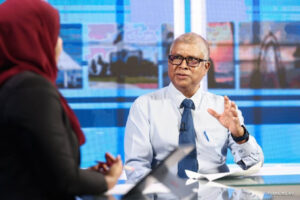 ދައުލަތަށް 40 އަހަރަށްވުރެ ދިގު މުއްދަތެއްގައި ޚިދުމަތްކުރައްވުމަށްފަހު މަނިކު ރިޓަޔަރކުރައްވައިފި