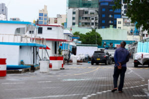 މާލޭ ނޯތު ހާބަރުގައި އޮތް ބޯޓެއްގެ ފަޅުވެރިންތަކެއް ހޭނެތިގެން ހޮސްޕިޓަލަށް ގެންގޮސްފި