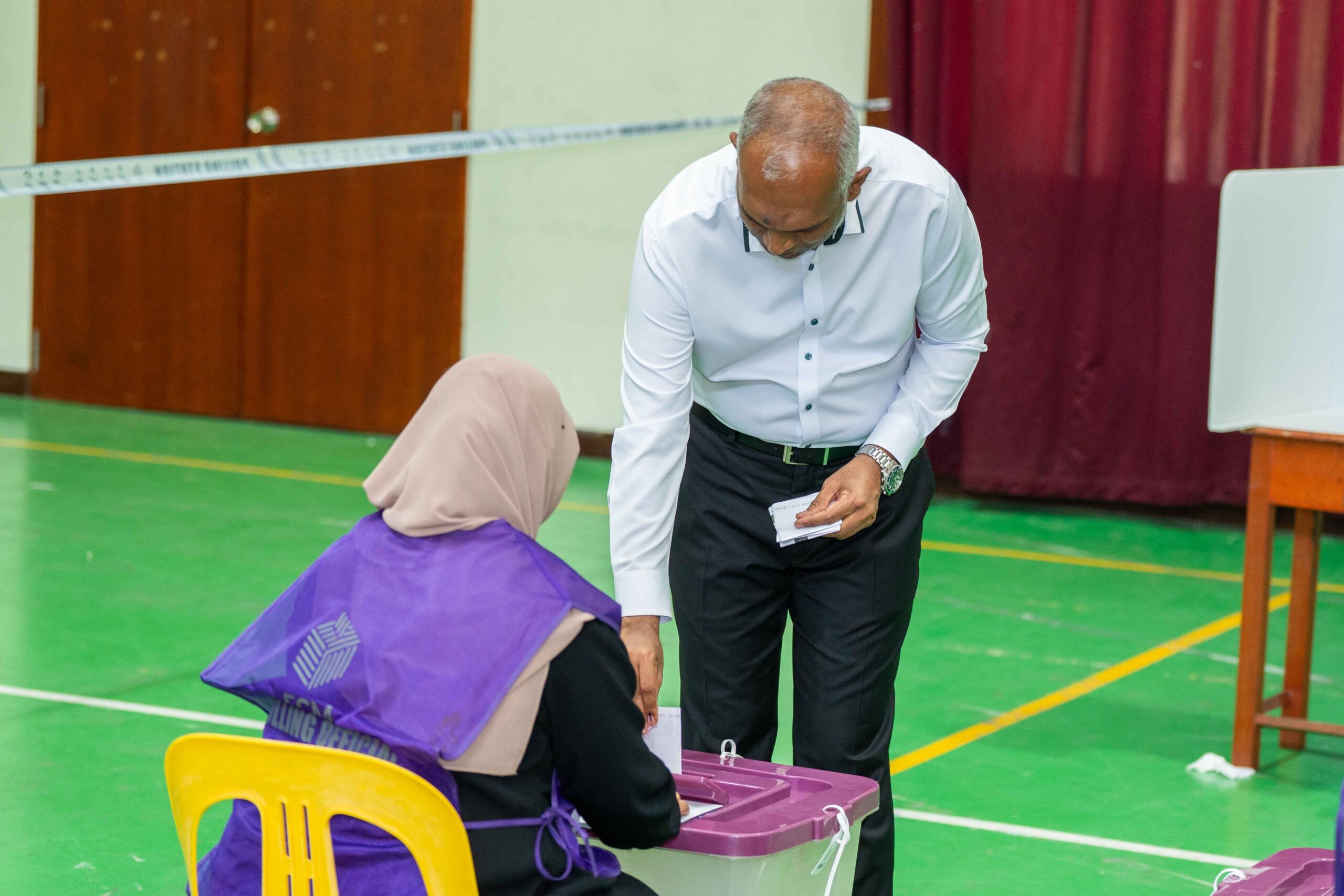 ރައީސް މުއިއްޒު ތިން އިންތިޚާބުގައި ވޯޓު ލައްވައިފި