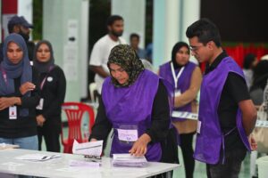 ރިޔާސީ އަދި މަޖިލިސް އިންތިޚާބު އެއްދުވަހެއްގައި ބޭއްވުމާއި ގިނަ އަދަދެއްގެ ރައްޔިތުން ދެކޮޅު