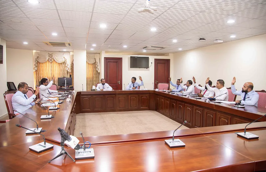ލިޔުމުން ޖަވާބު ނުދެއްވި ޓްރައިބިއުނަލްގެ މެންބަރުން ކޮމިޓީއަށް ހާޒިރުކުރަން ފާސްކޮށްފި