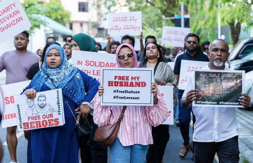 ޖަލަށްލާފައިވާ 'އަދަދު’ގެ ދެ ނޫސްވެރިންނާ މެދު އަމަލުކުރާ ގޮތް އެޗްއާރްސީއެމުން ތަހުގީގުކުރަން ފަށައިފި