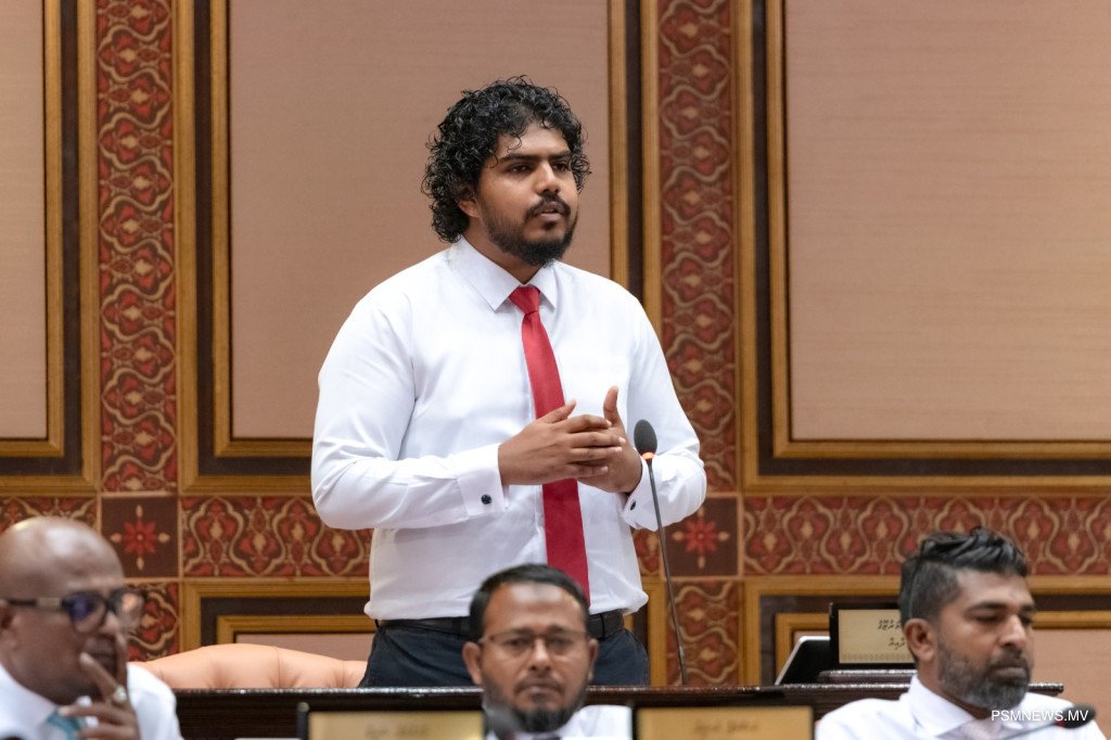 އަބުރާ ބެހުނުކަމަށް ބުނެ 'ދައުރު' ނޫހާ ދެކޮޅަށް މެންބަރު އަޒާން ސިވިލް ކޯޓަށް މައްސަލަ ހުށަހަޅުއްވައިފި