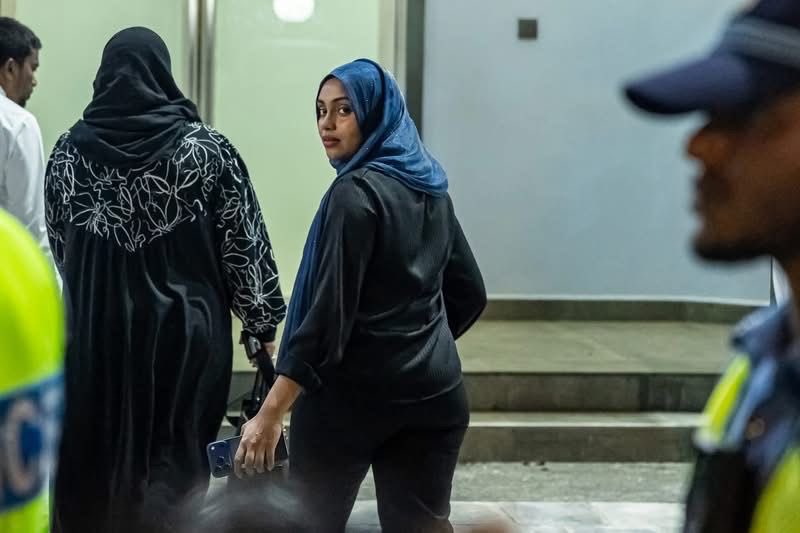 ރައީސަށް ތުހުމަތުކުރި "އައިޝާ" ޑޮކިއުމެންޓްރީގެ މައްސަލައިގައި އީޝާ ފުލުހަށް ހާޒިރުކޮށްފި