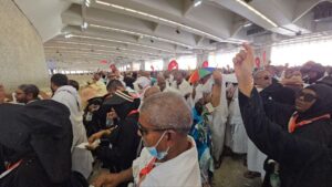 ދިވެހި ހައްޖުވެރިން މުޒްދަލިފާގައި ރޭކުރުމަށްފަހު ޖަމްރާއަށް ހިލައުކަން ފަށައިފި