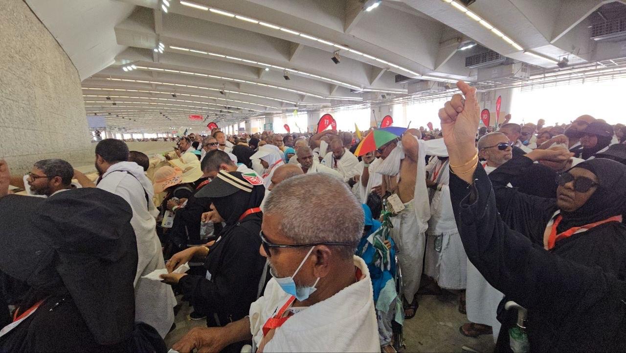 ދިވެހި ހައްޖުވެރިން މުޒްދަލިފާގައި ރޭކުރުމަށްފަހު ޖަމްރާއަށް ހިލައުކަން ފަށައިފި