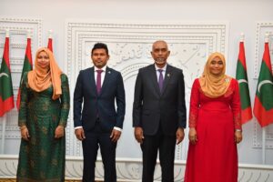 ރައީސް އާއި ނައިބު ރައީސްގެ މާލީ ބަޔާން: ނައިބުގެ އެކައުންޓުގައި 8،000ރ، ރައީސަށް 7 ލައްކައިގެ އާމްދަނީއެއް