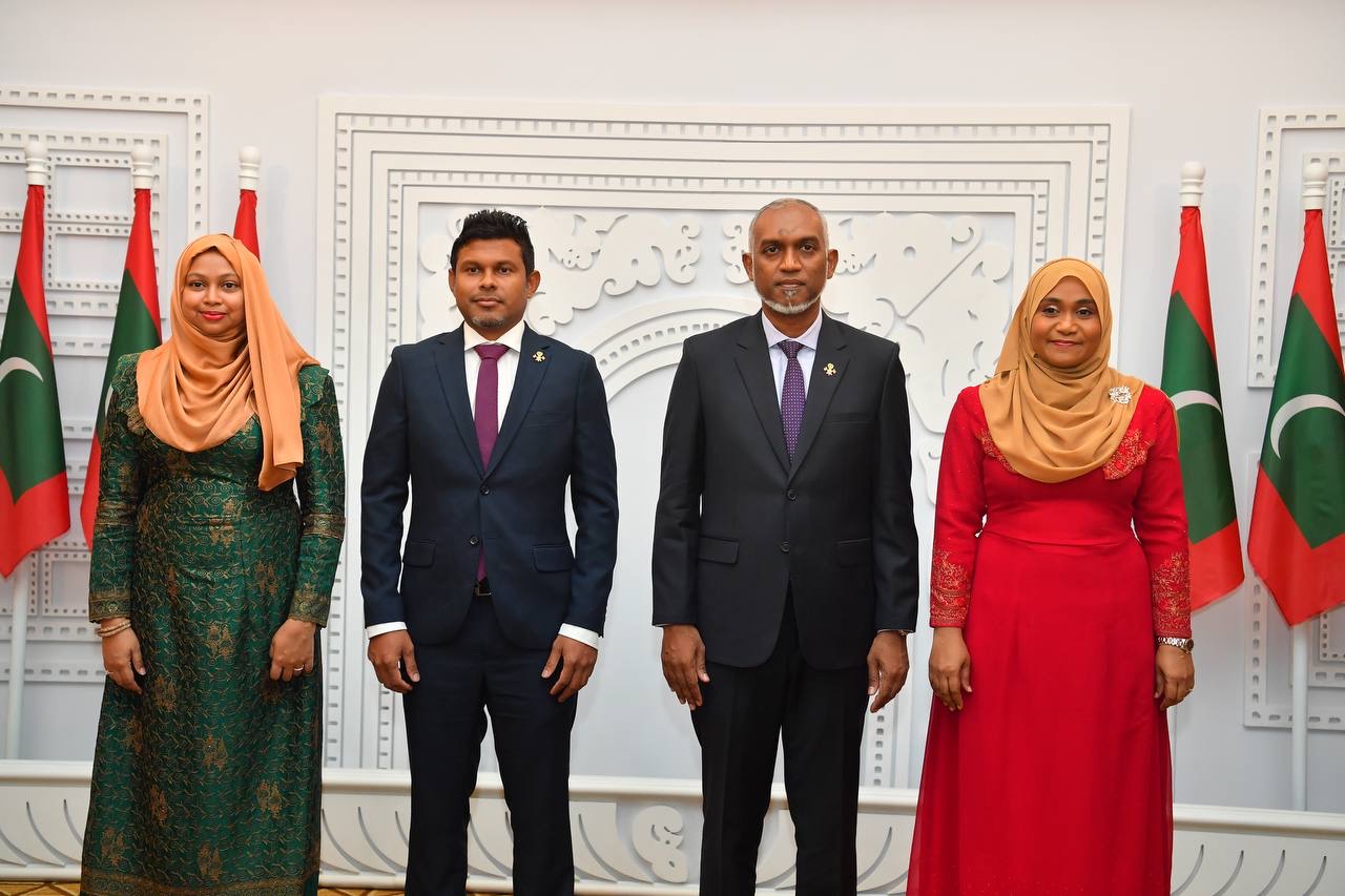 ރައީސް އާއި ނައިބު ރައީސްގެ މާލީ ބަޔާން: ނައިބުގެ އެކައުންޓުގައި 8،000ރ، ރައީސަށް 7 ލައްކައިގެ އާމްދަނީއެއް
