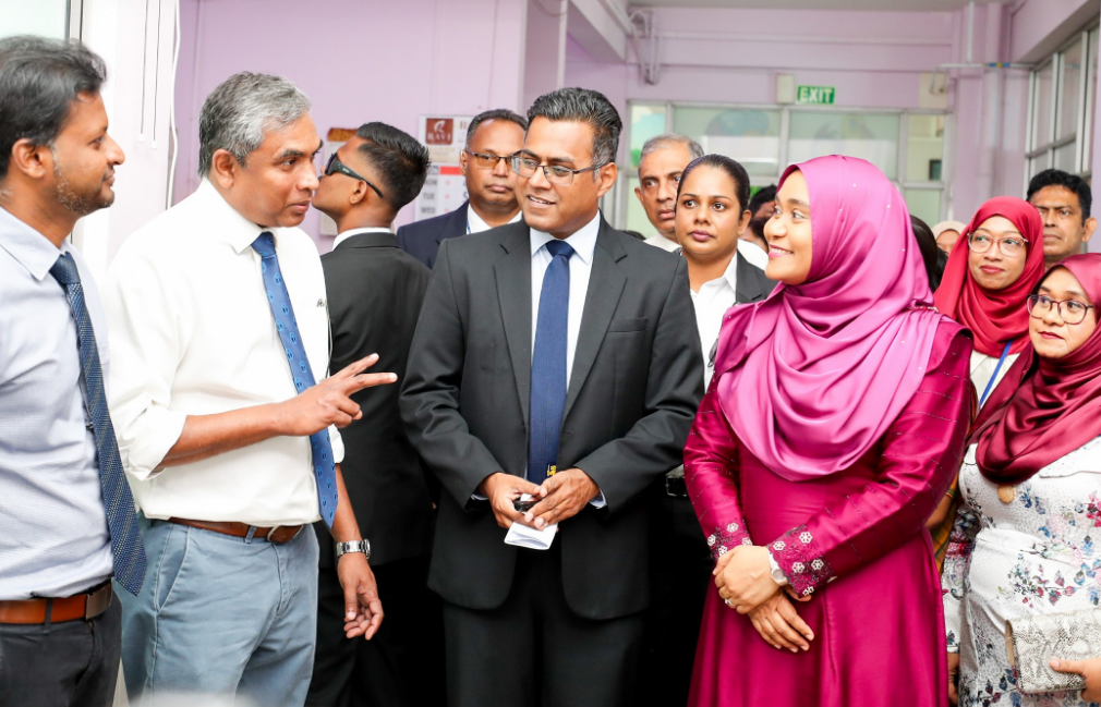ރައީސްގެ އަނބިކަނބަލުން ލަންކާގެ ލޭޑީ ރިޖްވޭ ހޮސްޕިޓަލަށް ޒިޔާރަތްކުރައްވައިފި