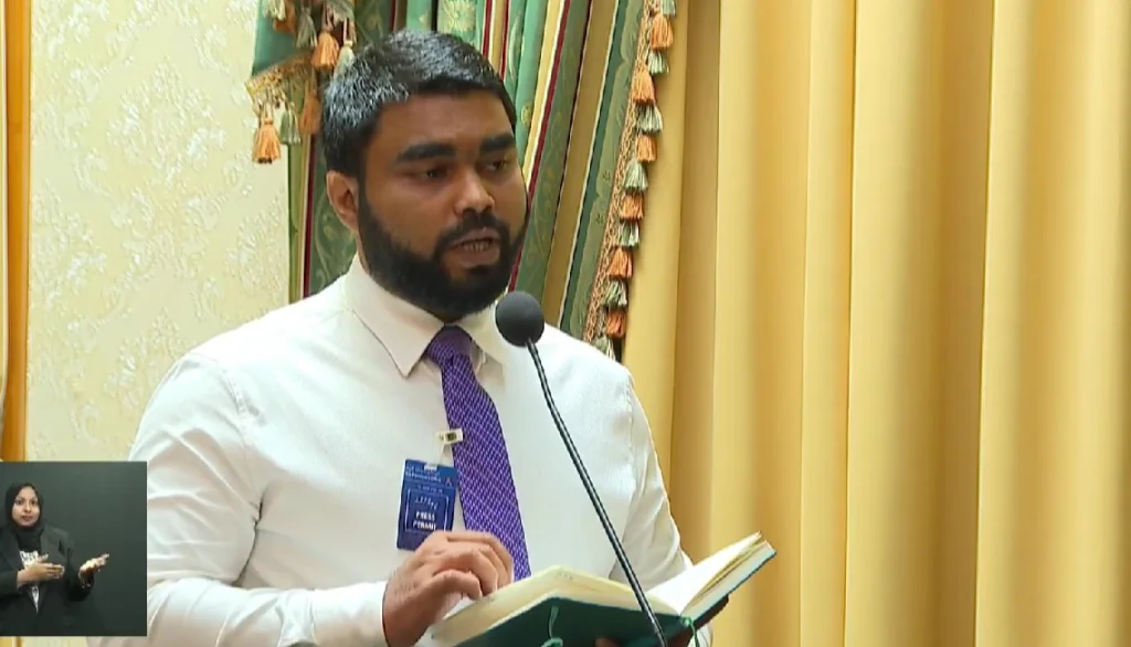 ކޯޓު އަމުރާ ޚިލާފުވުމުން 'އަދަދު' ނޫހުގެ ނޫސްވެރިޔާ ރައީސް އޮފީހުން ނެރެފި