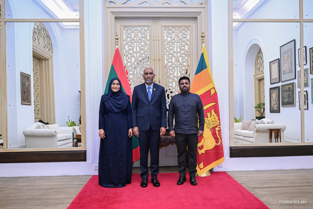 ރައީސް މުޢިއްޒު ސްރީލަންކާ ރައީސްގެ ރަސްމީ ޖާފަތުގައި ބައިވެރިވެ ވަޑައިގެންފި