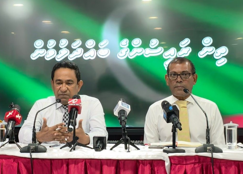 ކޯޓުގެ އަމުރާ ޚިލާފުވިކަމަށް ބުނެ ކުރީގެ ދެ ރައީސުންނާއި ބައެއް މެންބަރުންގެ މައްސަލަ ކްރިމިނަލް ކޯޓަށް