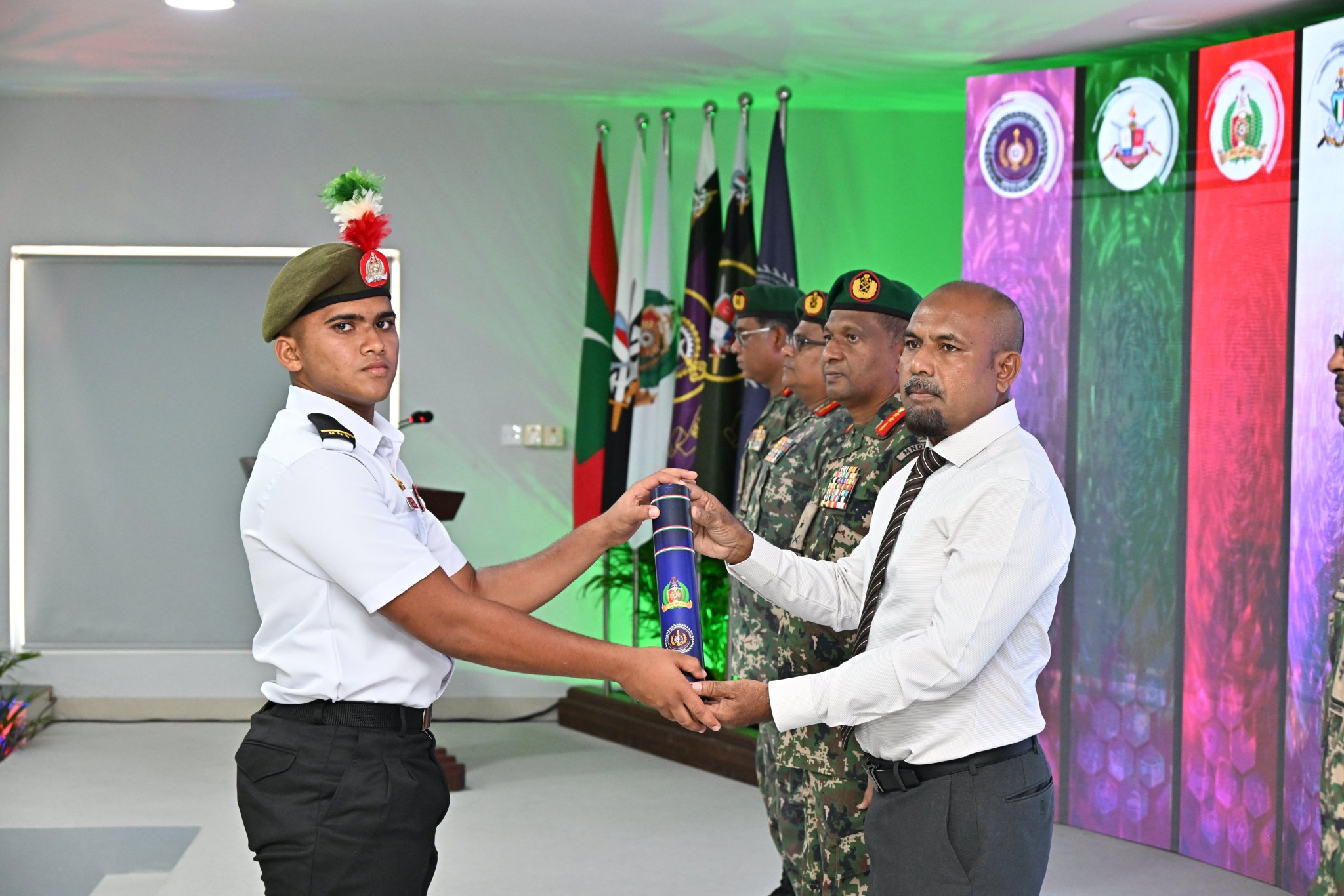 ދިވެހި ވަތަނީ ޚިދުމަތުގެ ފަންނީ ތަމްރީނު ފުރިހަމަކޮށް 63 ޒުވާނަކު ދަސްވެނިވެއްޖެ