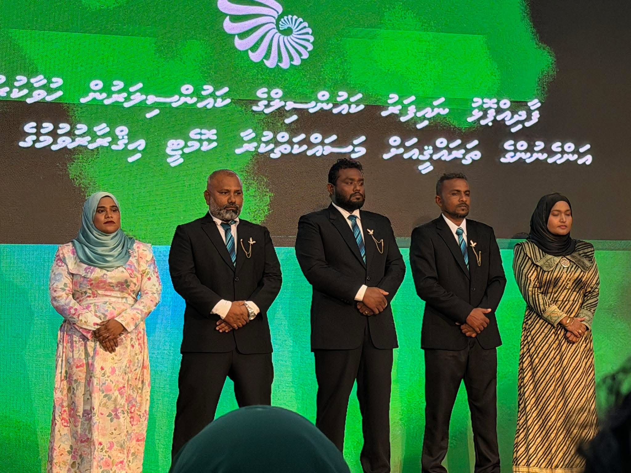 އައު ކައުންސިލަރުން ހުވާކުރައްވައި، ރަސްމީކޮށް މަގާމާ ހަވާލުވެވަޑައިގަންނަވައިފި