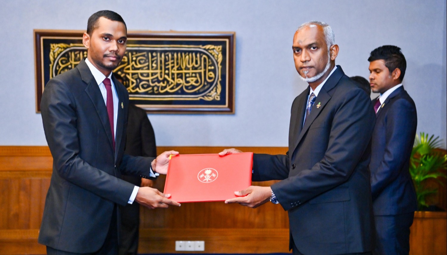 ވަޒީފާއާ ބެހޭ ޓްރައިބިއުނަލްގެ ރައީސް ކަމުން އިސްހާގު އިސްތިއުފާ ދެއްވައިފި