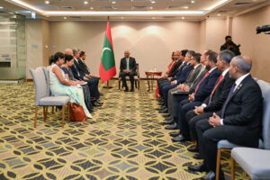 ފަތުރުވެރިކަމާއި ވިޔަފާރީގެ ގުޅުން ބަދަހިކުރުމަށް ރާއްޖެއާއި ލަންކާއިން މަޝްވަރާކޮށްފި
