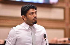ނަޝީދުގެ ކެމްޕޭން ތަރުޖަމާނަކަށް ކުރީގެ މެމްބަރު އަބްދުﷲ ވަޙީދު
