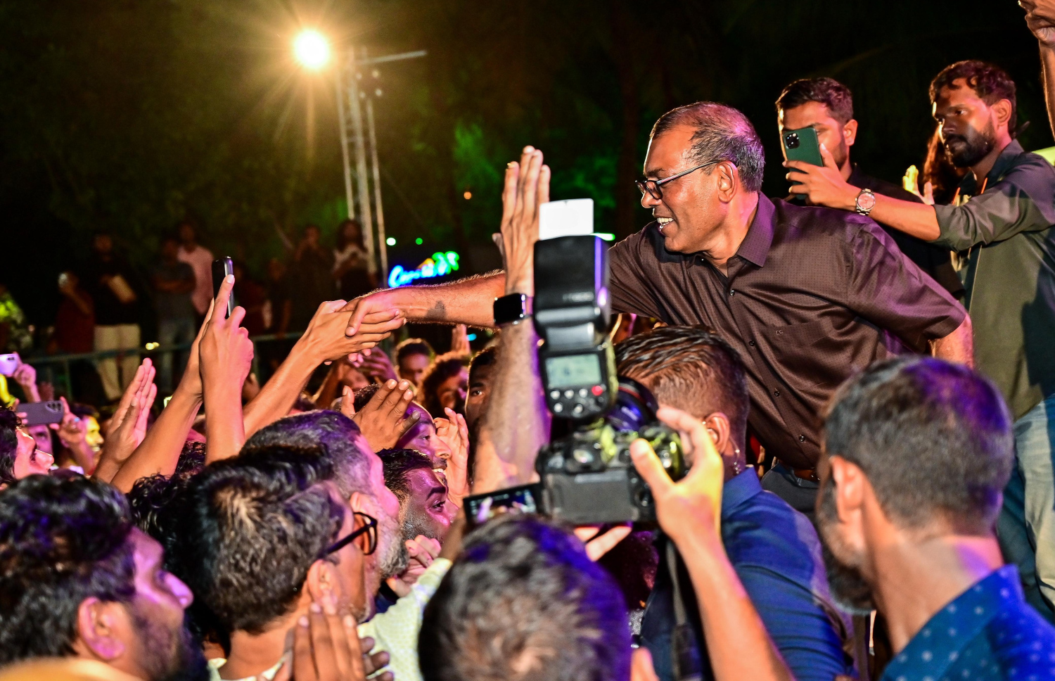 ސަރުކާރު ބަދަލުކުރަން ވާދަވެރިންނަށް ނަޝީދުގެ ދައުވަތު