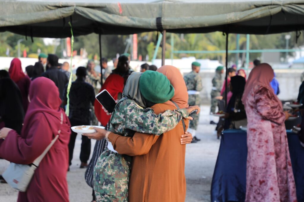 ވަޠަނީ ޚިދުމަތް ފުރިހަމަކޮށް ސިފައިންގެ ސަފުތަކާ ގުޅުނު ޒުވާނުންނަށް ރައީސްގެ ތަޢުރީފާއި ސާބަސް