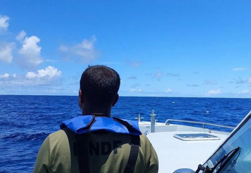 ކޮންޓެއިނަރުތަކެއް މޫދަށް ވެއްޓި އޮޔާދާތީ ދަތުރުވެރިން ސަމާލުވުމަށް އިލްތިމާސްކޮށްފި