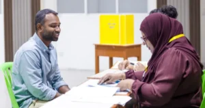 މޫސުން ގޯސްވެ ދަތިތަކެއް ދިމާވެފައިވާތީ އެމްޑީޕީގެ އެތެރޭގެ އިންތިޚާބުގެ ވޯޓުލުމުގެ ވަގުތު 21:00 އަށް އިތުރުކޮށްފި