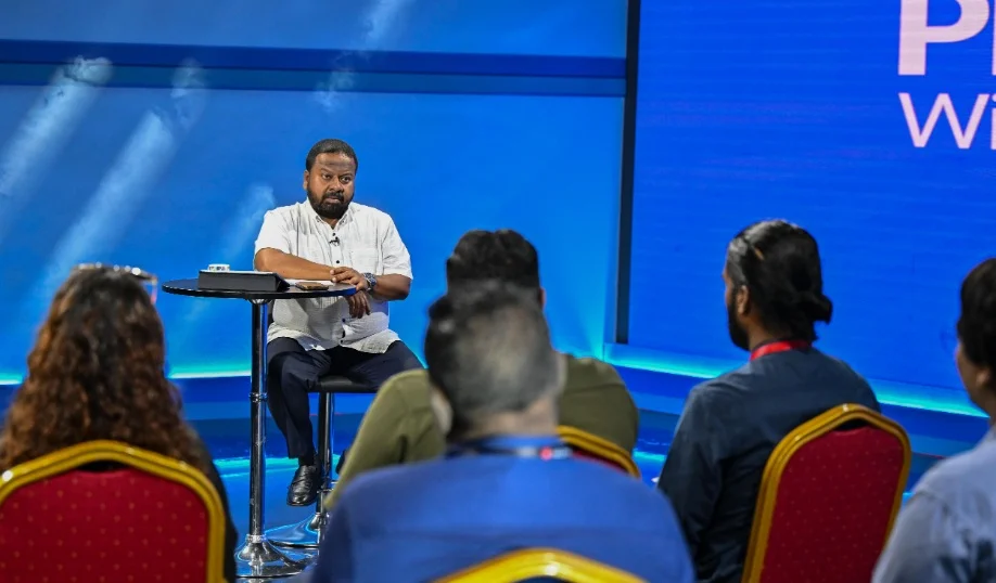 ސަރުކާރުގެ ސިޔާސީ މުވައްޒަފުން މަދުކުރުމުގެ ޢަމަލީ މަރުޙަލާ ފަށަނީ