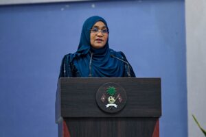 ދުންފަތުގެ ވަބާއިން މުޖުތަމައު ސަލާމަތްކުރުމަށް ވިޔަފާރިވެރިންގެ އެހީތެރިކަމަށް ފަސްޓް ލޭޑީ އެދިވަޑައިގެންފި