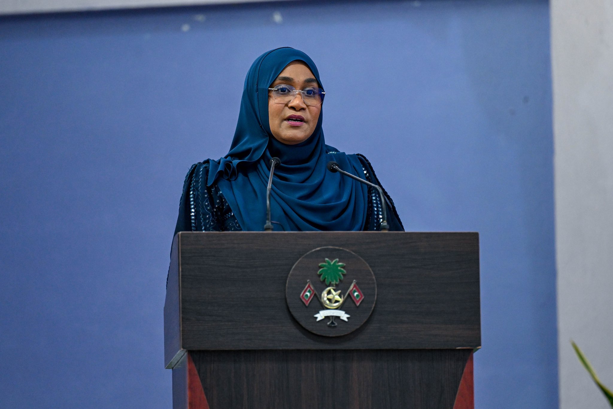 ދުންފަތުގެ ވަބާއިން މުޖުތަމައު ސަލާމަތްކުރުމަށް ވިޔަފާރިވެރިންގެ އެހީތެރިކަމަށް ފަސްޓް ލޭޑީ އެދިވަޑައިގެންފި