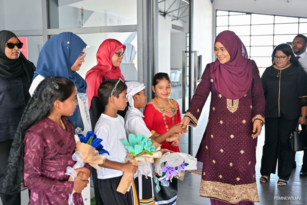 ދުންފަތުގެ އިސްތިއުމާލު ނުކުރާ ދުވަސް ފާހަގަކުރުމަށް ރައީސްގެ އަނބިކަނބަލުން މ. މުލަކަށް