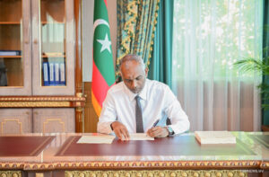 ސަރުކާރުގެ މުހިންމު މަޝްރޫޢުތަކާއި އިންވެސްޓްކުރެވޭނެ އެންމެ ދަށް މިންވަރު ކަނޑައަޅާ ޤަރާރު ރައީސް ނެރުއްވައިފި