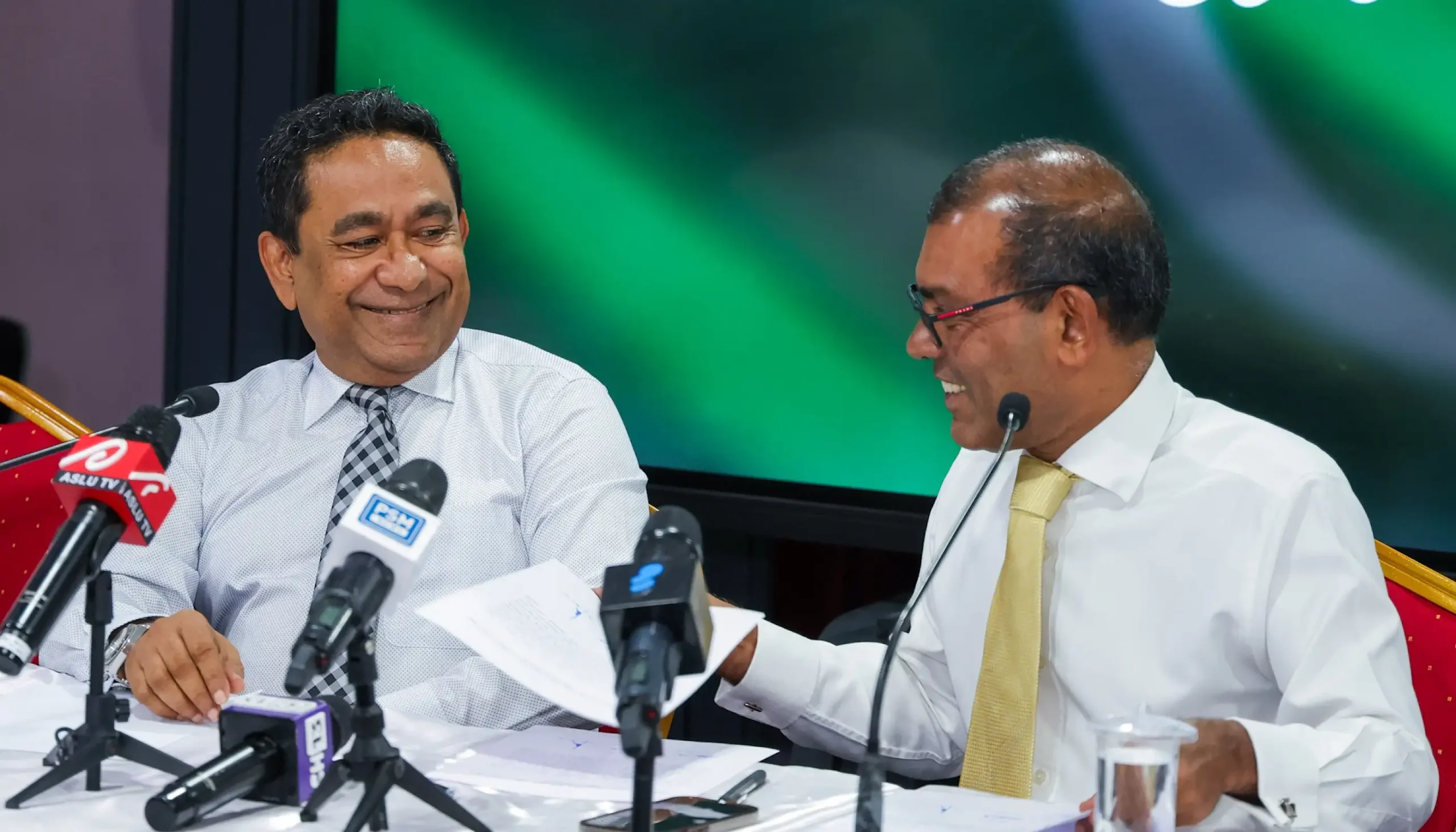 ޔާމީންގެ ފާޑުކިޔުން ނަޝީދާއި އެމްޑީޕީއަށް: "މިއަދު މުންޑު އަނދެގެން ގޭގައި އޮތީ ކާކު؟"