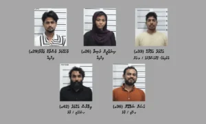 ރާއްޖެއަށް 8 ކިލޯގެ މަސްތުވާތަކެތި އެތެރެކުރި އިންޑިއާގެ ދެ މީހުން ޝަރީއަތް ނިމެންދެން ބަންދަށް