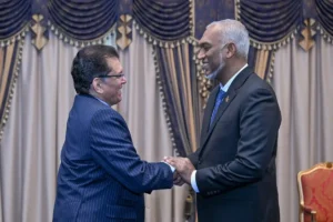 ރާއްޖެއާއި ބަންގްލަދޭޝްގެ ގުޅުން އިތުރަށް ބަދަހިކުރުމަށް ރައީސް މުޢިއްޒާއި ޚަލީލުއްރަޙްމާން މަޝްވަރާ ކުރައްވައިފި