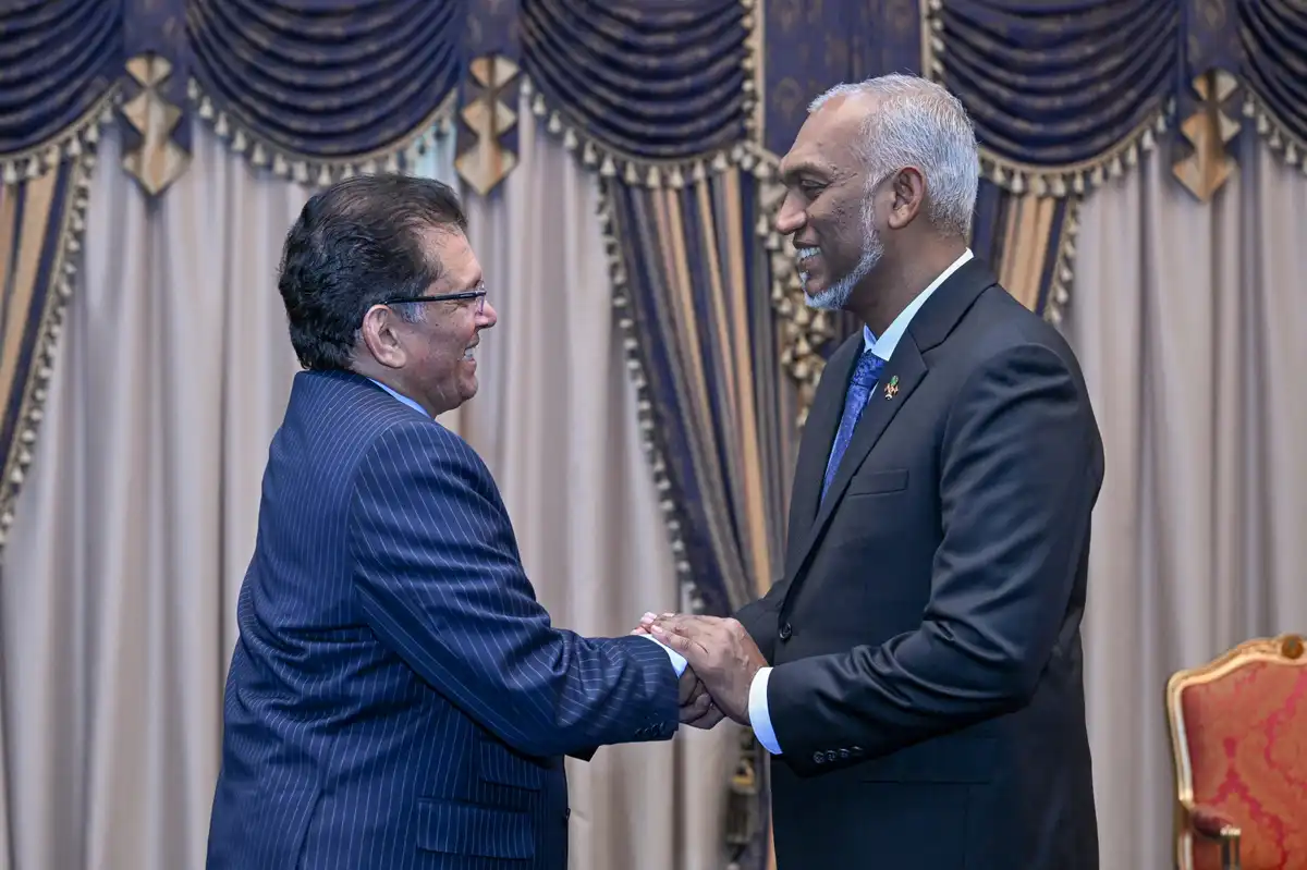 ރާއްޖެއާއި ބަންގްލަދޭޝްގެ ގުޅުން އިތުރަށް ބަދަހިކުރުމަށް ރައީސް މުޢިއްޒާއި ޚަލީލުއްރަޙްމާން މަޝްވަރާ ކުރައްވައިފި