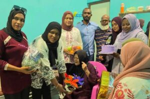 ދިއްދޫގެ އެންމެ ދުވަސްވީ މީހާއަށް 100 އަހަރު؛ ކައުންސިލާއި ޑަބްލިޔުޑީސީން މަރުޙަބާ ކިޔައިފި