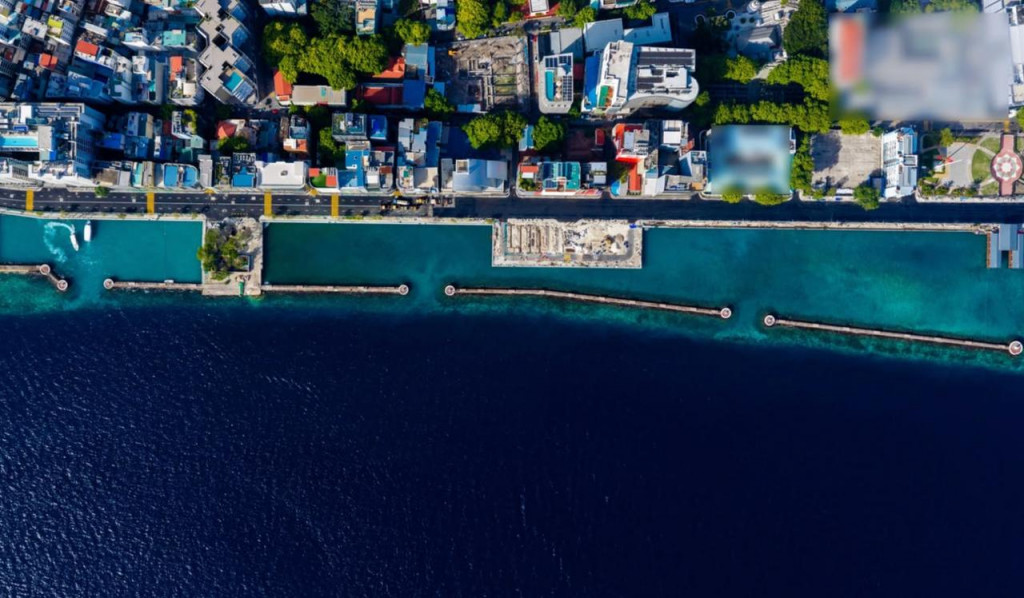 ރަސްމީ ފާލަމާ ހަމައަށް ބޮޑުތަކުރުފާނު މަގުގައި ތާރު އަޅާ ނިންމައިފި