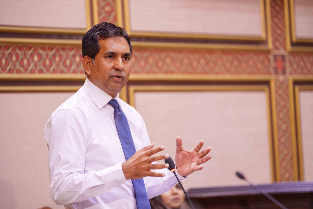 ޑޮލަރުގެ ތާށިކަން ކުރިމަތިވީ އެމްޑީޕީ ސަރުކާރުން ފައިސާ ޗާޕުކުރުމުން: ސައީދު